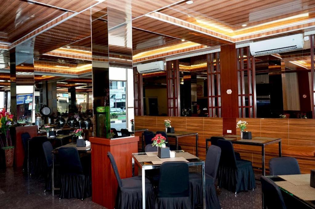 Ren'Z Hotel Pangkal Pinang Eksteriør bilde